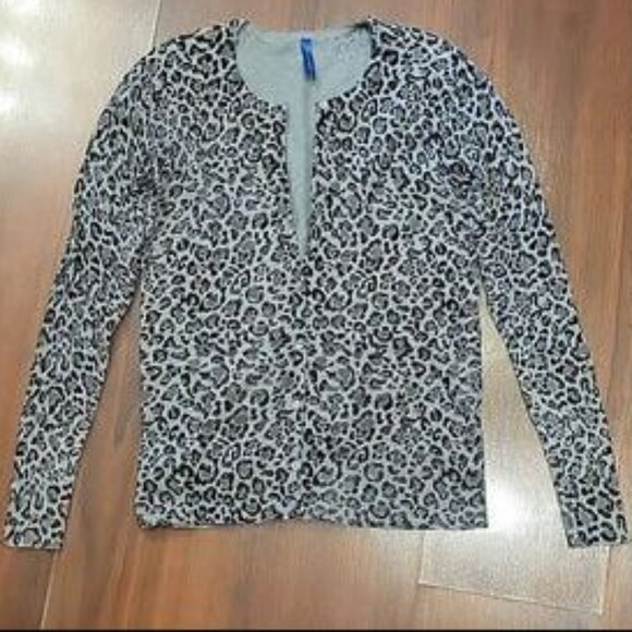 Falls Creek Leopard Print Cardigan Size Medium - Picture 8 of 8